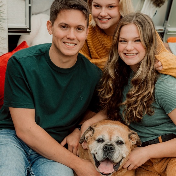 Meet your Posher, Deborah - Picture 3 of 4